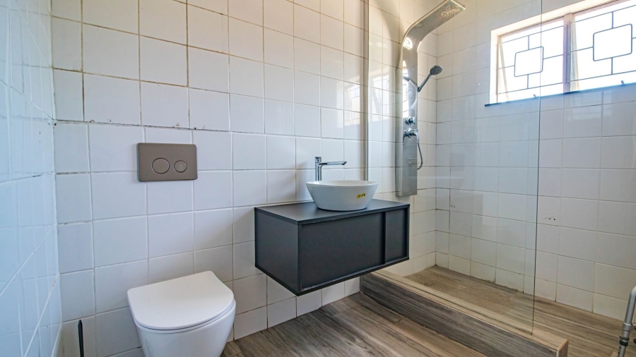 5 Bedroom Property for Sale in Dale View Eastern Cape